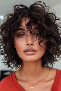 Boucles souples sur cheveux fins, volume et rebond naturel