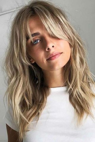 Dégradé long sur cheveux fins, création de couches pour plus de volume