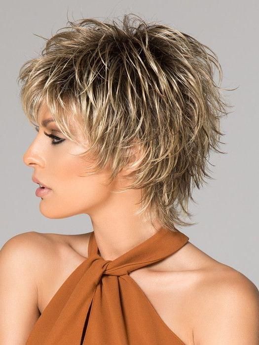 Pixie cut volumineux sur cheveux fins, coupe courte dynamique