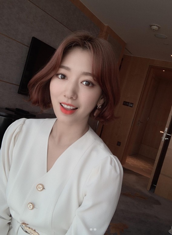 女生短髮造型推薦：短捲髮