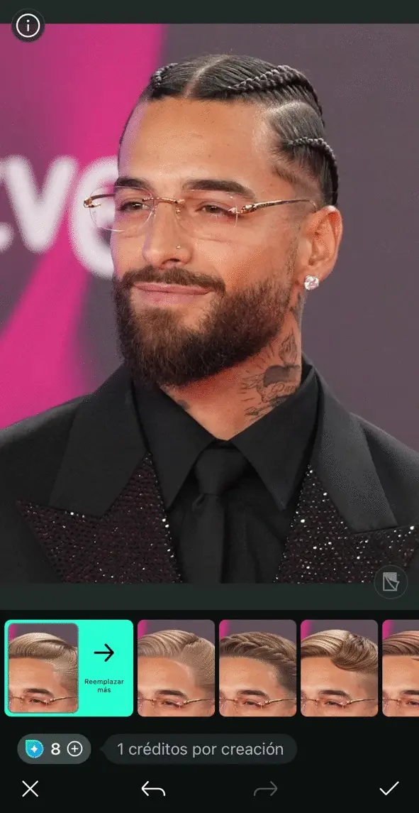 Hombre usando la app PhotoDirector como simulador de cortes de pelo