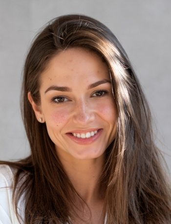 7 Ways to Get Natural Fake Freckles with Freckle Filters & Makeup