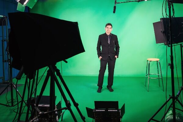 Lighting subject and green screen