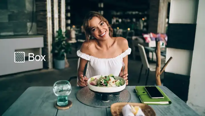 AI Object Removal in PhotoDirector 365: people removed from a photo and the background rebuilt