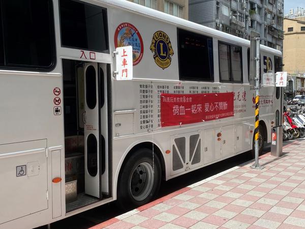訊連科技與玩美移動聯手號召 新店區聯合捐血活動
【捐血一起來，愛心不間斷】一日共募集1,364袋血液